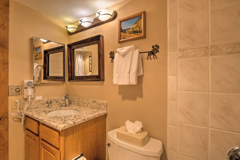 Sink, Sink Faucet, Indoors, Bathroom, Toilet