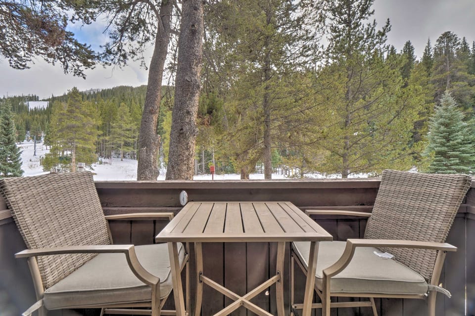Nature, Outdoors, Scenery, Desk, Furniture