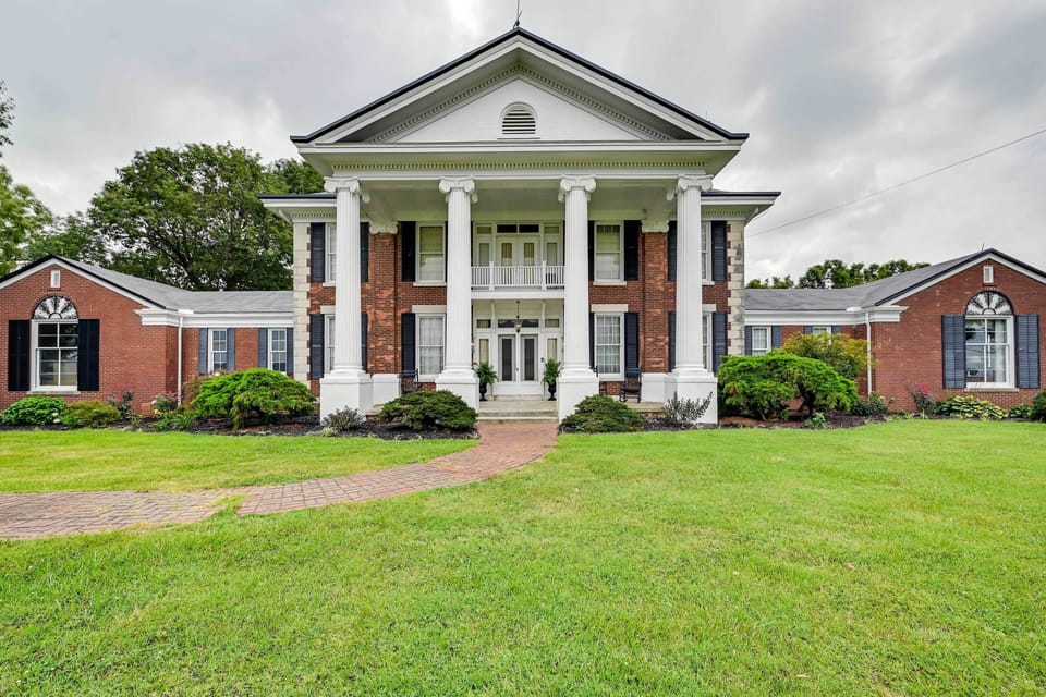Bowling Green Vacation Rental | 5BR | 4.5BA | 5,750 Sq Ft | 3 Steps to Enter