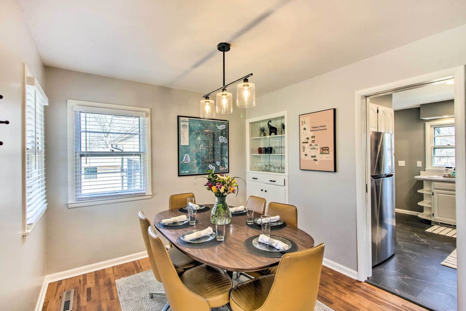 Dining Area | Dishware & Flatware Provided