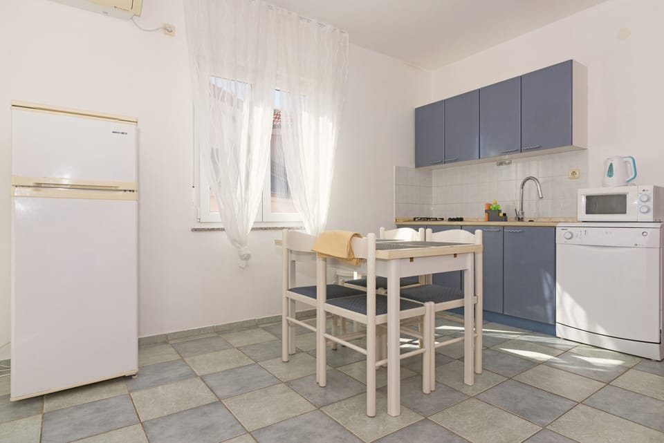 Kitchen and dining table