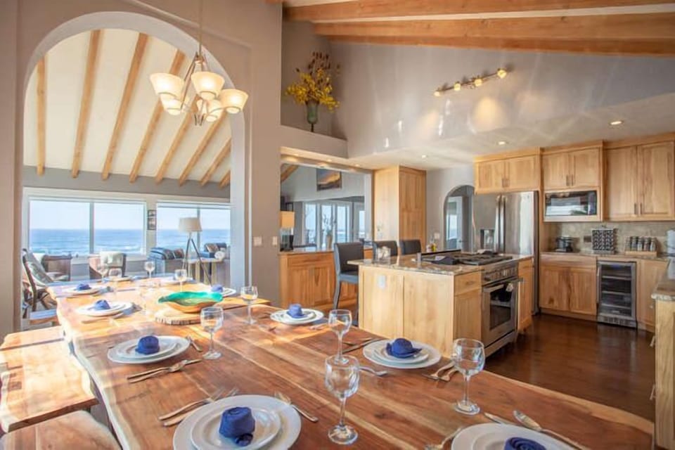 Dining Room/Kitchen (2)