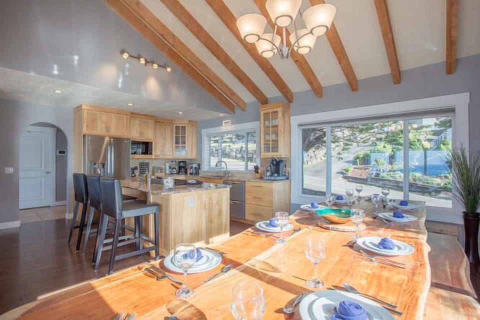 Dining Room/Kitchen (1)