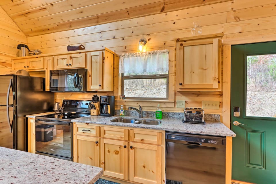 Kitchen | Dishware/Flatware Provided
