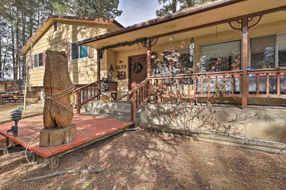 Winchester Vacation Rental | 4BR | 3BA | 3,000 Sq Ft | Steps Required to Access