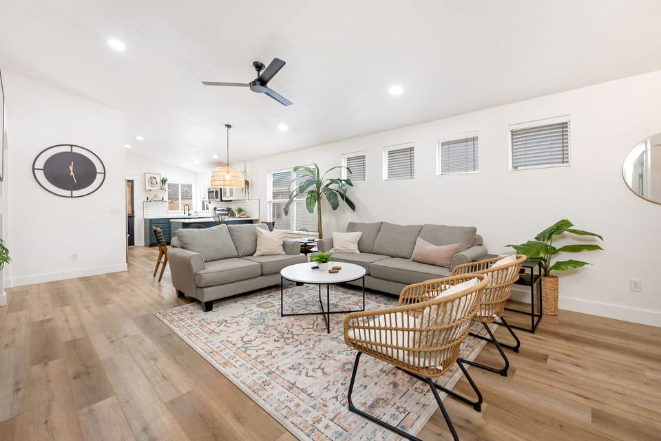 The ceiling fan creates a comfortable seating area in the living room!