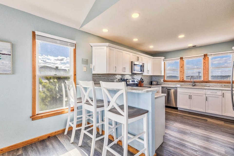 Top-Level Kitchen with Bar (seats 3)