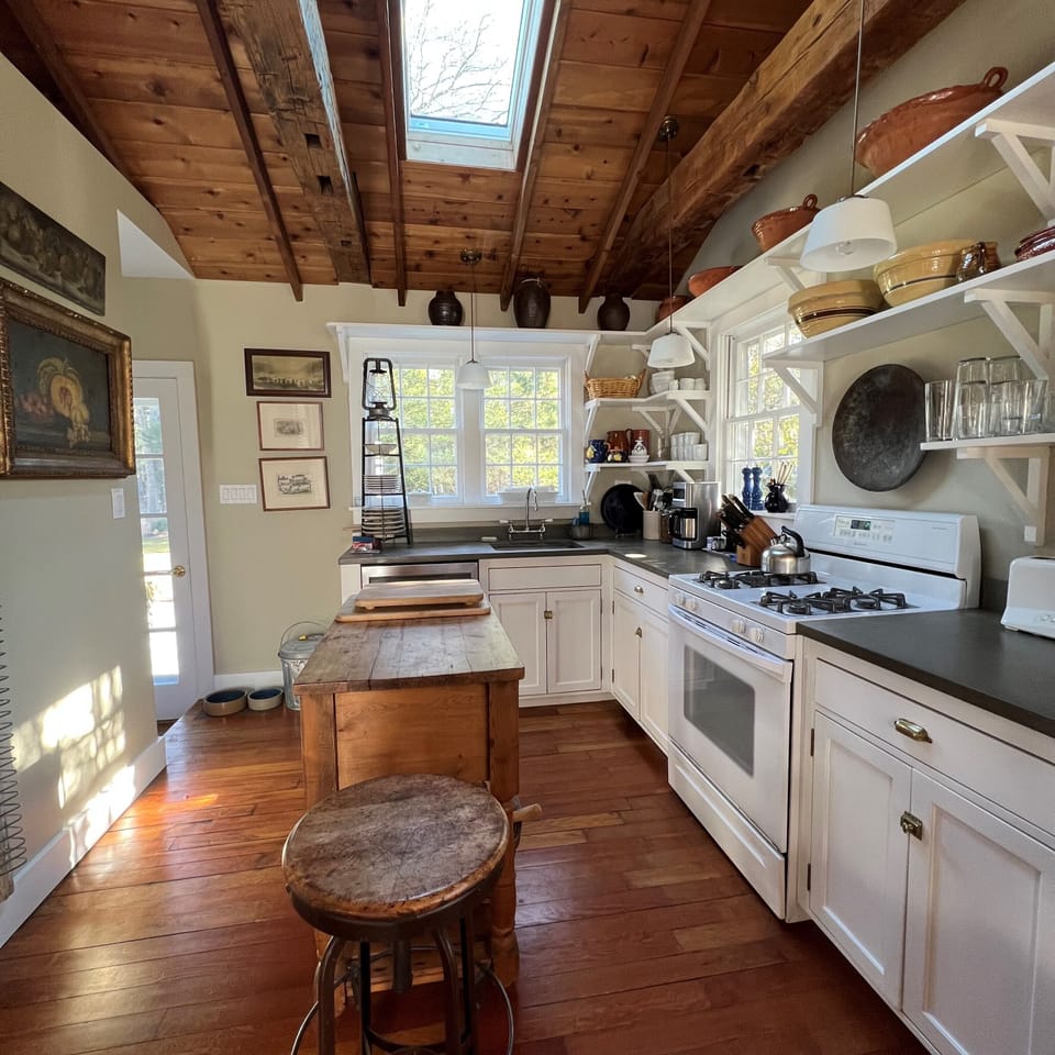 Open kitchen, gas range, stone counters. All cookware, plates and flatware incl.
