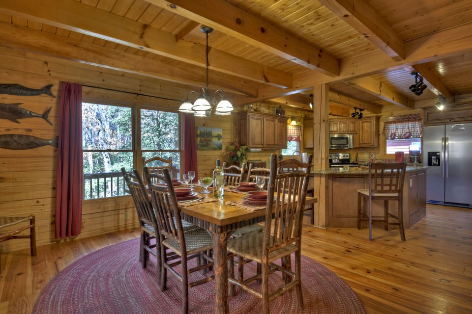 Bright Breakfast Area with Plenty of Seating