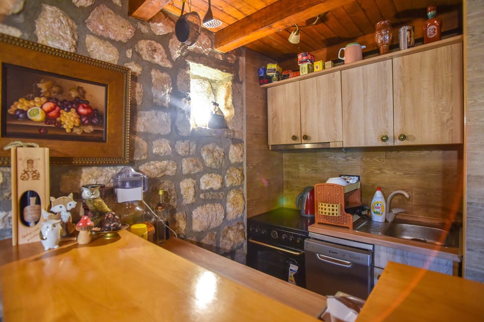Fully equipped kitchen. 
