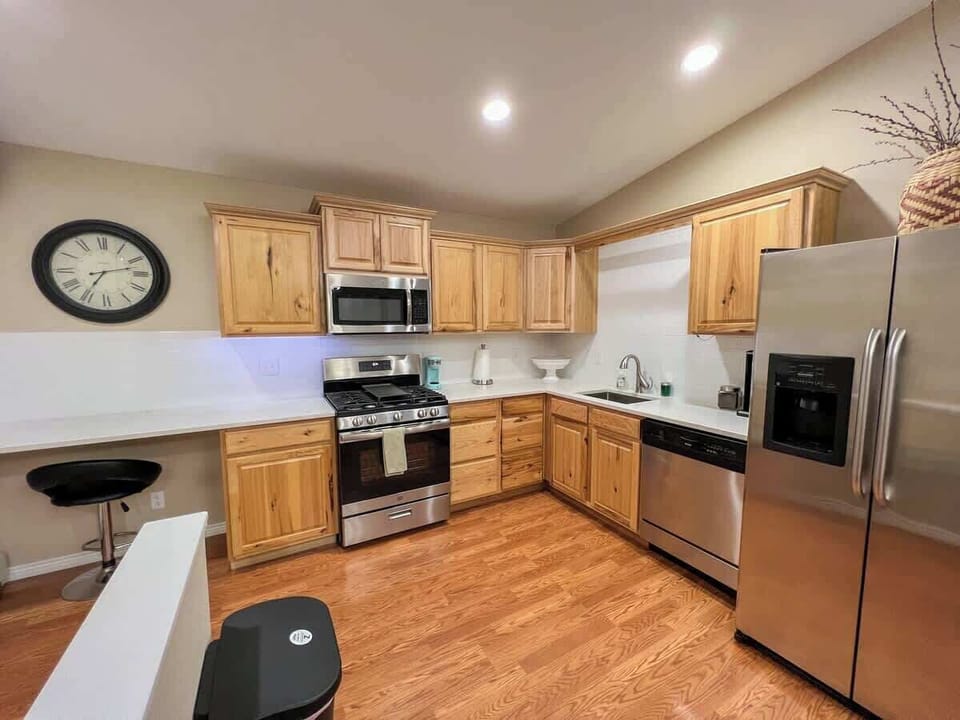 Full kitchen with small desk space