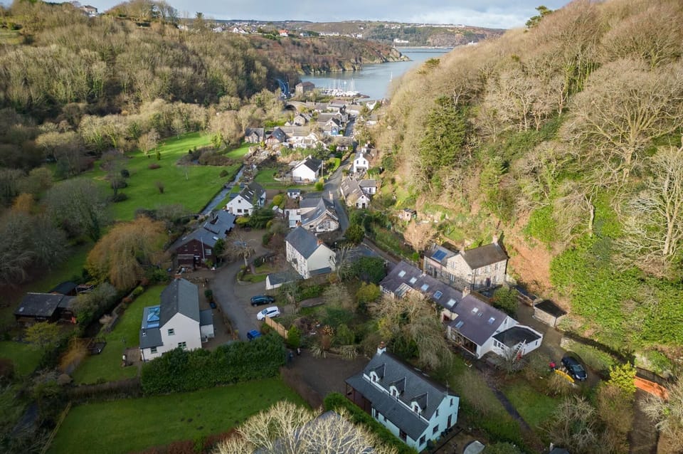Llais Afon - 3 Bedroom Holiday Home - Fishguard (13140)