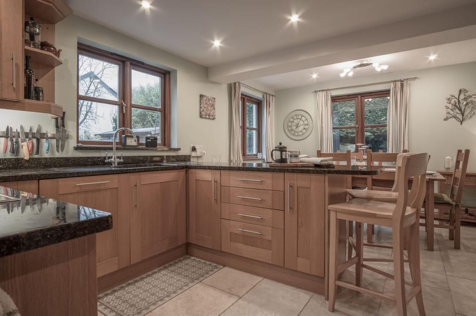 Llais Afon - 3 Bedroom Holiday Home - Fishguard (13183)