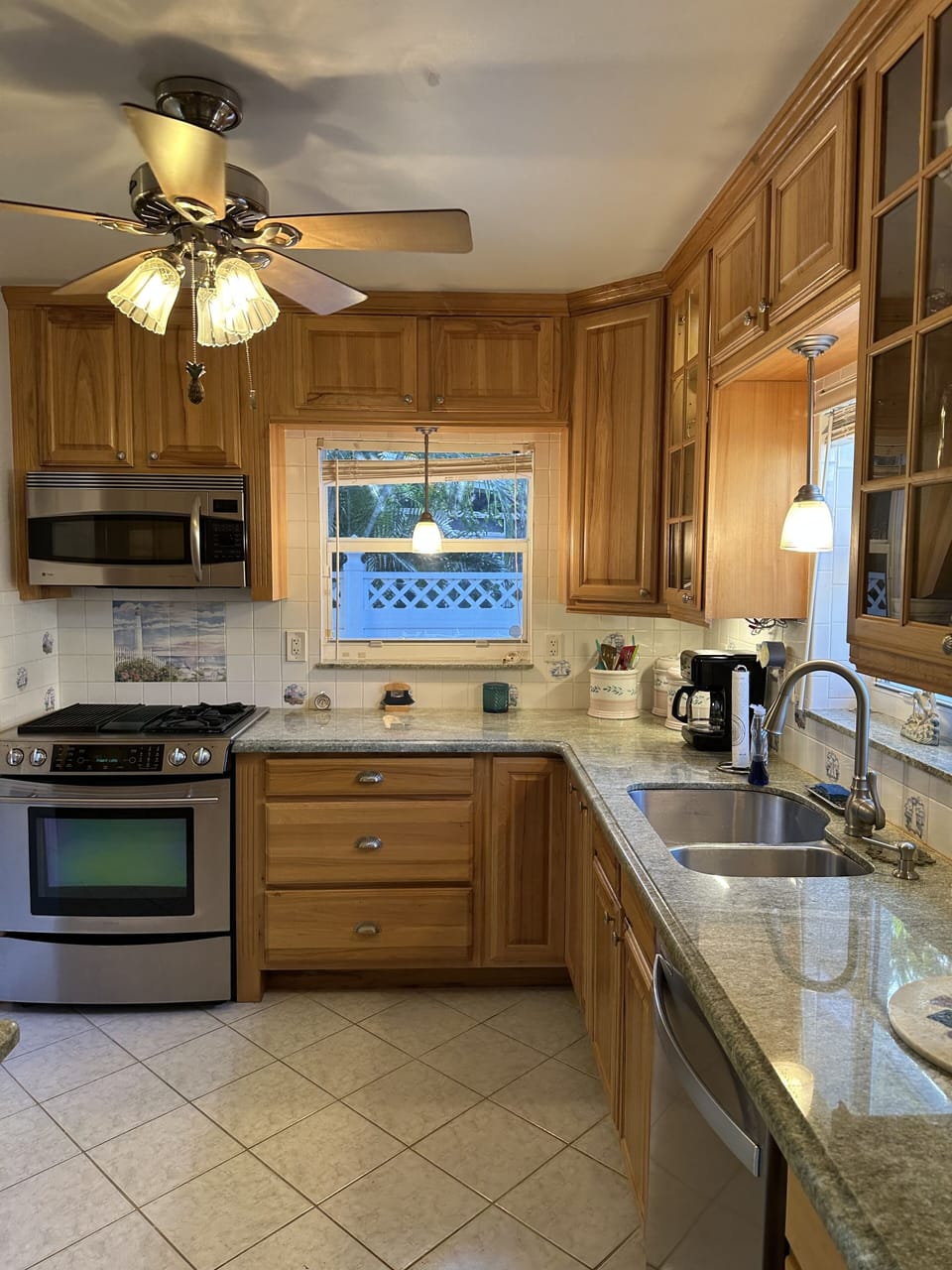 Full kitchen. 