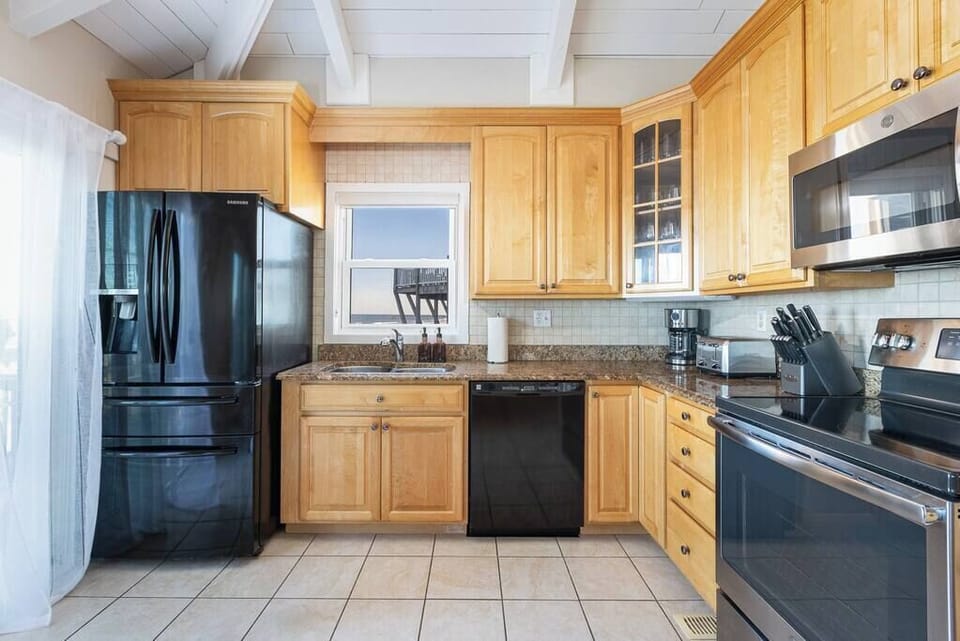 Fully Stocked Kitchen with bar seating for 4 and ocean views (w/ dishwasher, fridge, oven, microwave, toaster, drip & Krups coffee maker and more)