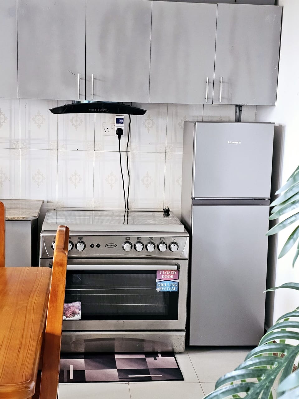 The refrigerator is sufficient for even long-stay guests! 
