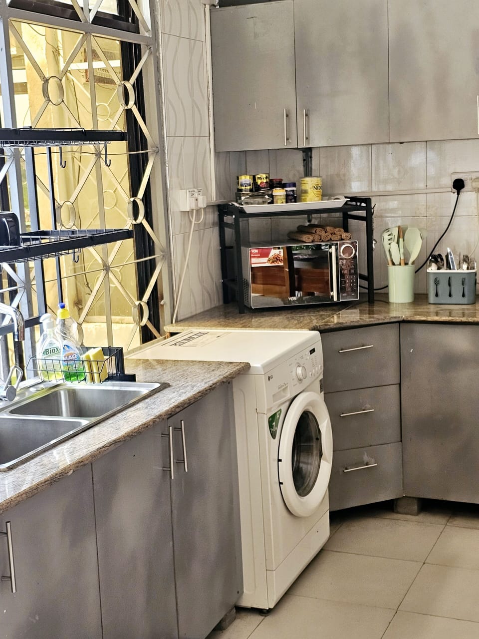 No worries about your dirty clothes. The 7-kg LG washer is at your disposal!