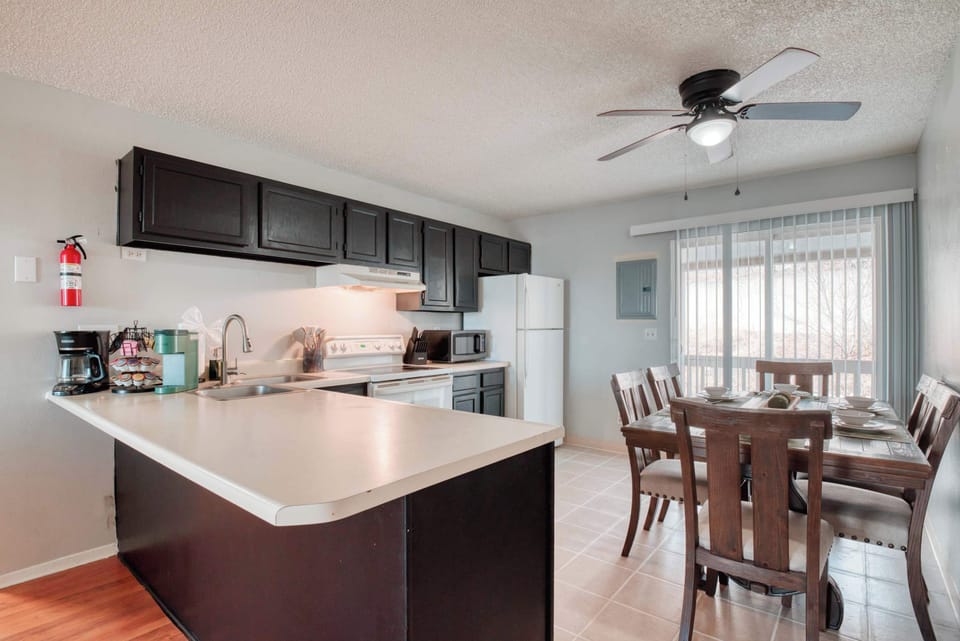 Modern & Fully Equipped Kitchen with Spacious Dining, Coffee Bar
Step into a modern, fully equipped kitchen, designed for both home cooks and casual diners. Featuring a spacious countertop, this kitchen provides plenty of prep space.