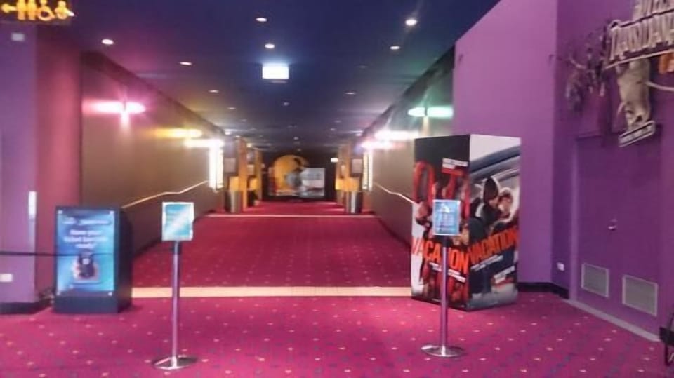 Rosny Village Cinemas 5 minute walk away.