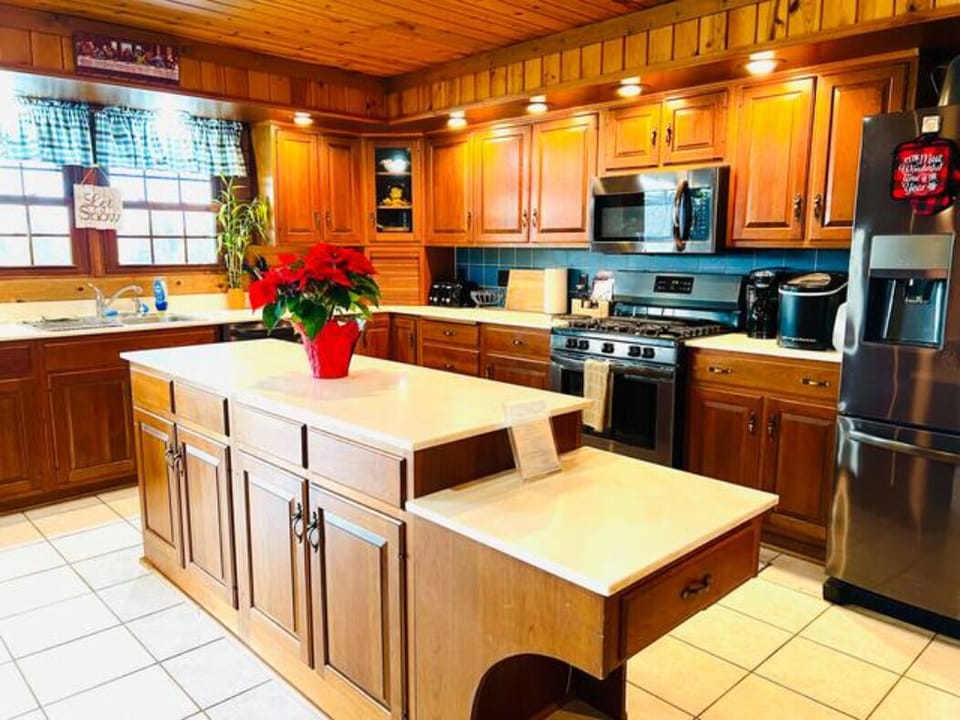 Kitchen/Island has two Bar stools/fully stocked for 10