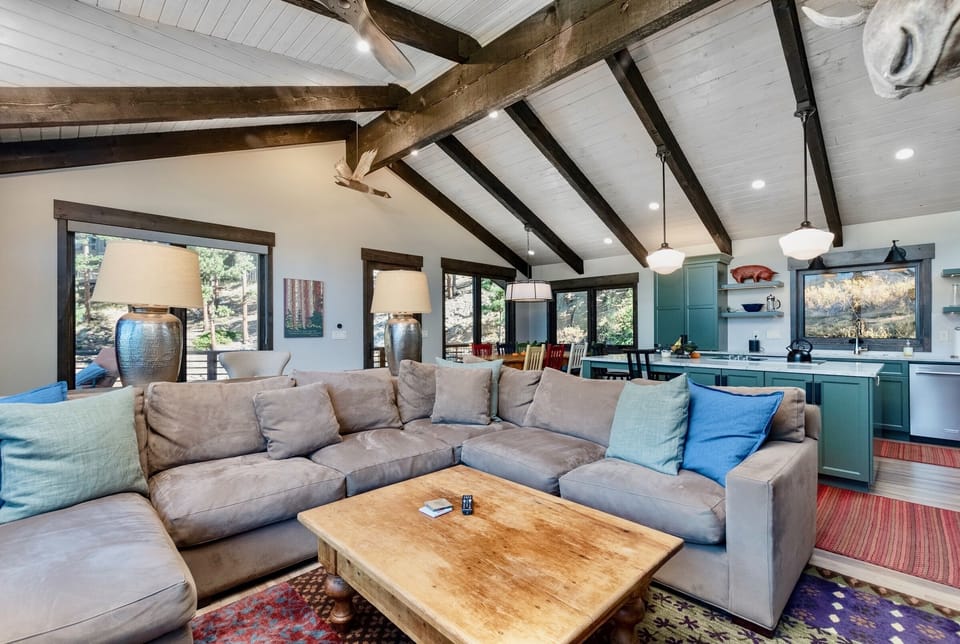 Home Decor, Furniture, Indoors, Living Room, Couch