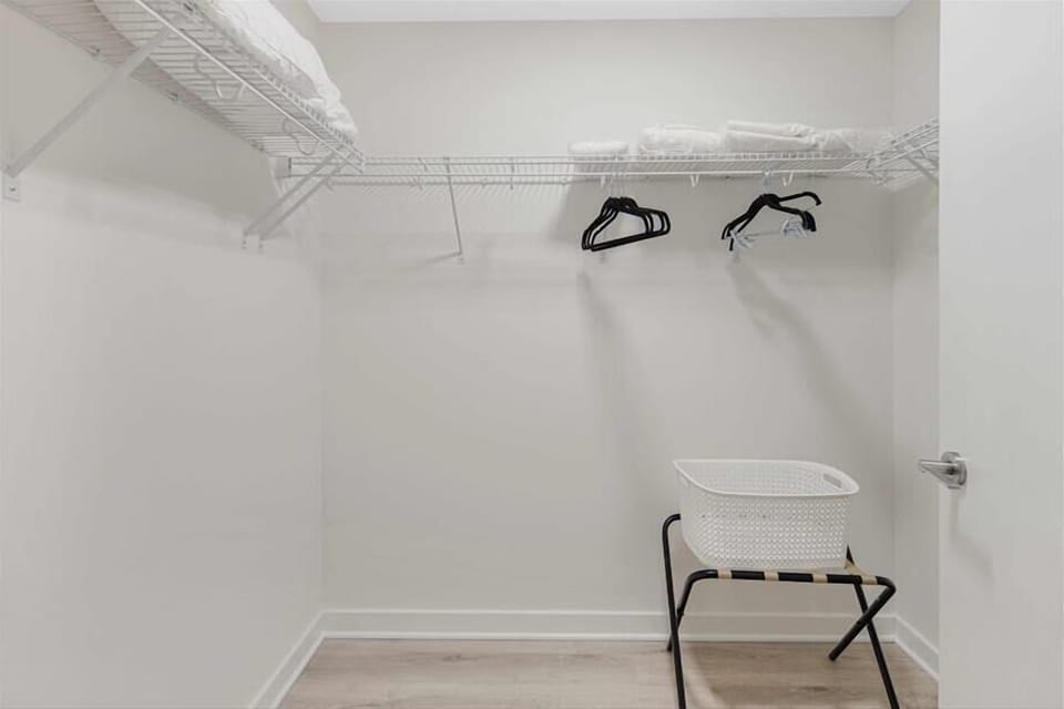 Noma Washington 2 Bedroom Bedroom 1 Closet