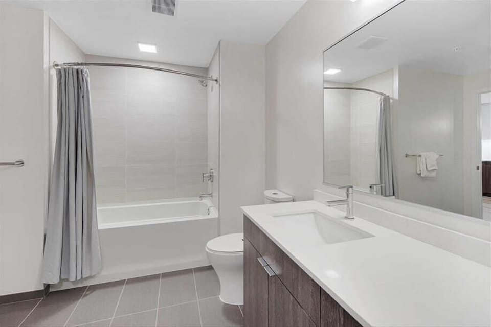 Noma Washington 2 Bedroom Bathroom