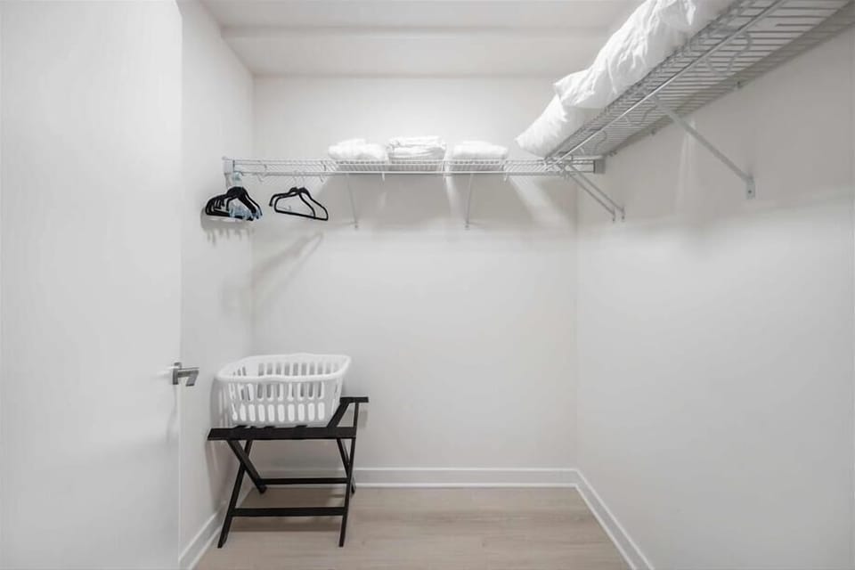 Noma Washington 2 Bedroom Bedroom 1 Closet