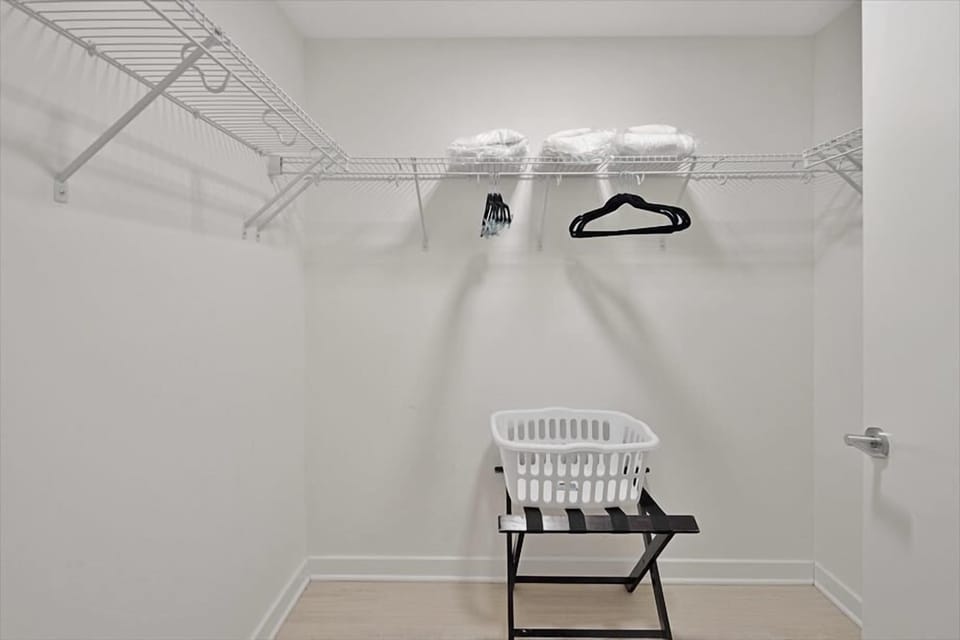 Noma Washington 2 Bedroom Bedroom 1 Closet