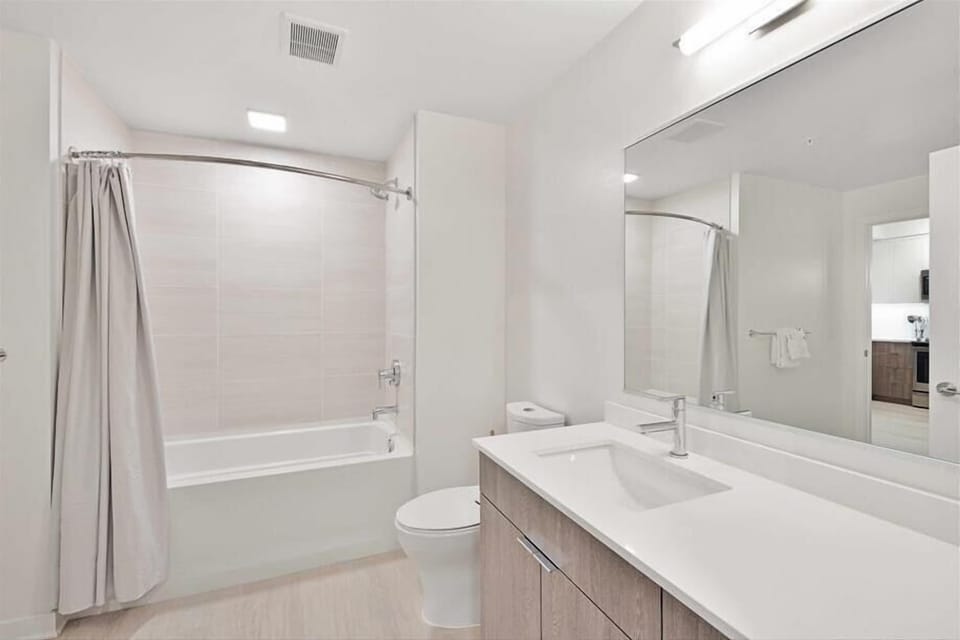 Noma Washington 2 Bedroom Bathroom
