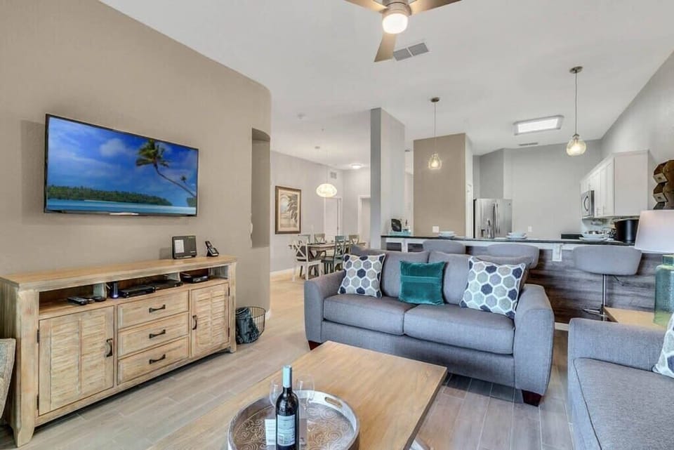 LIVING ROOM AREA