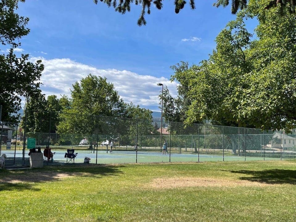  tennis courts by the beach 