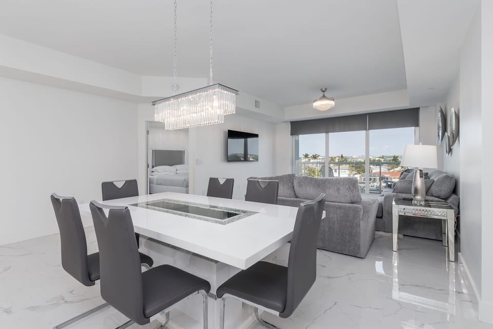 3/2 Waterview! BRAND NEW! Clearwater Beach!