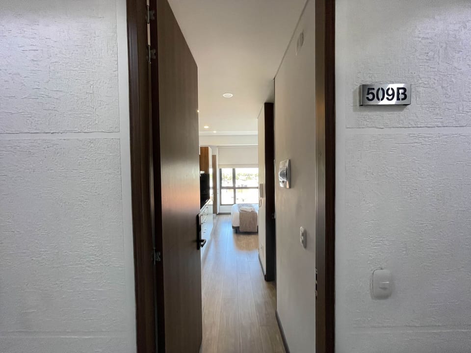 Entrada con cerradura digital / Entrance with digital lock