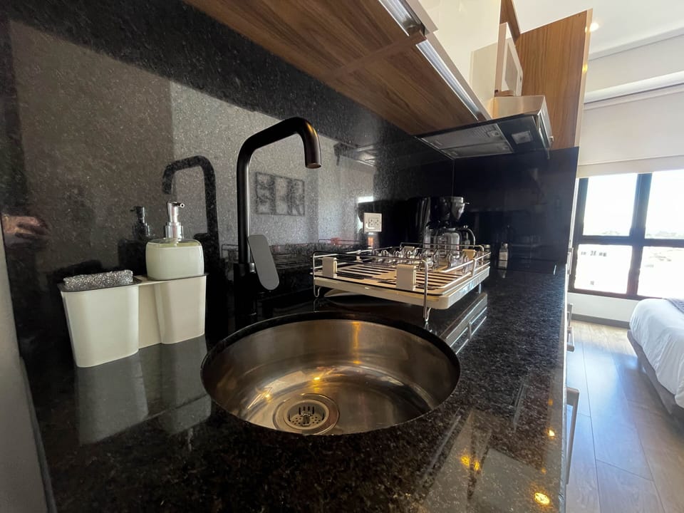 Lavaplatos con escurridor / Dishwasher with drainer
