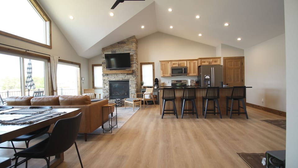 Kokomo Upstairs Great Room from Hallway