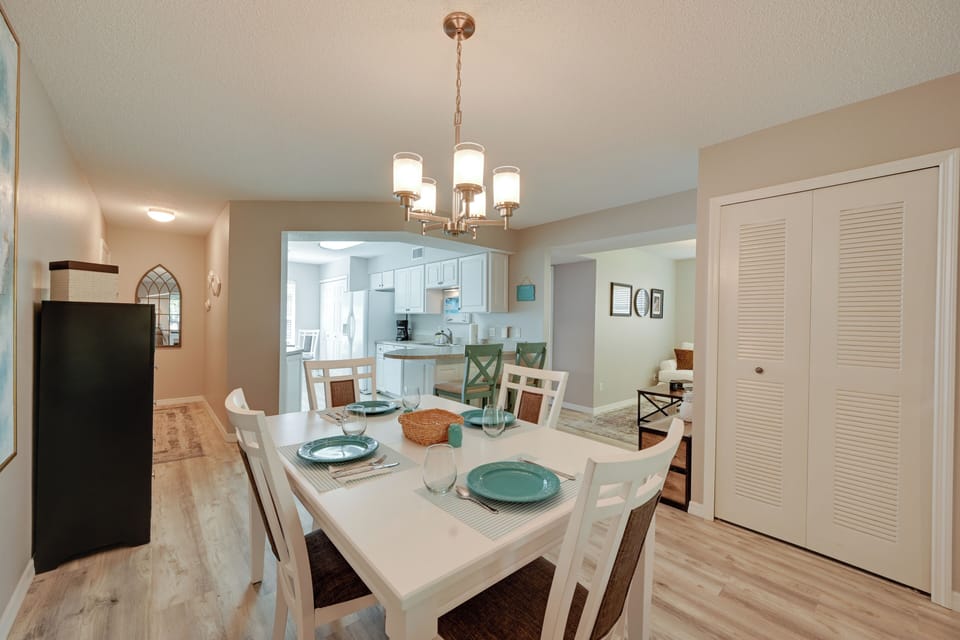 Dining Table | Dishware & Flatware Provided