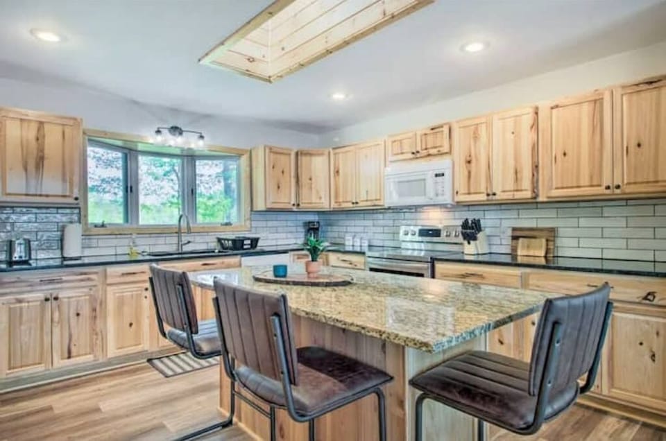 Kitchen | Main Level | Dishwasher | Coffee Maker | Spices