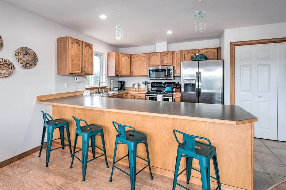 Kitchen | Keurig | Crockpot | Main Level