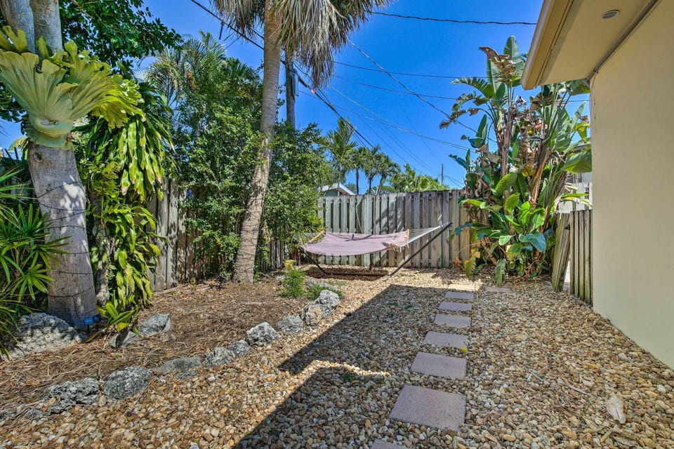 Side Yard | Hammock