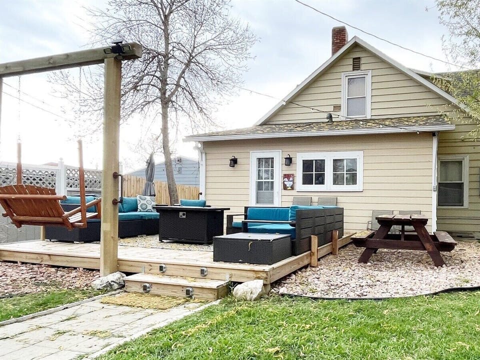 Relax in the backyard + newly added furniture!