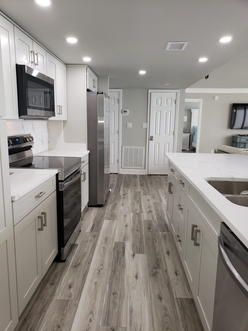 UPSCALE KITCHEN!!