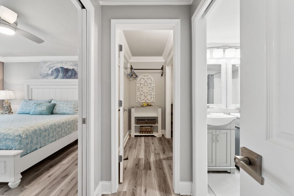 Master bedroom #2]                [ Bunroom w Door] 