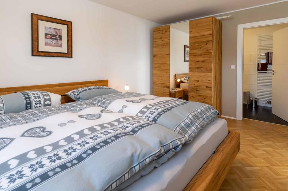 Vacation apartment (45sqm) with walk-in shower and WiFi Apartment in Winterberg
