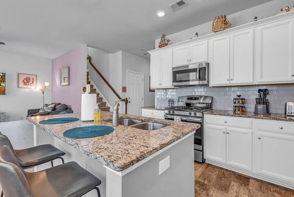 Cook with ease in a fully equipped kitchen