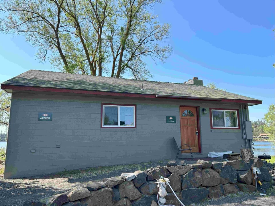 Penthouse Front side