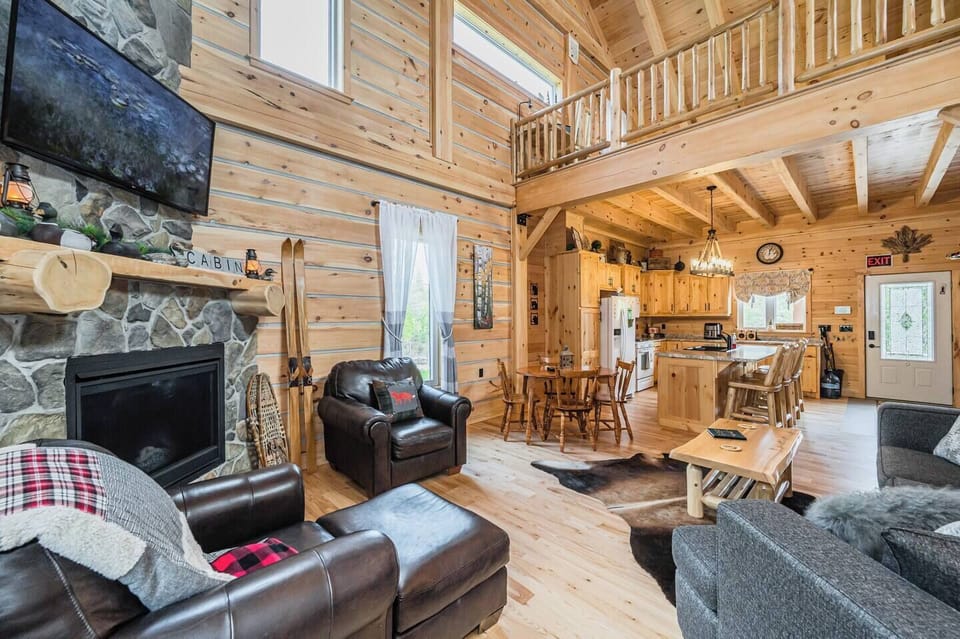 With ample seating and easy access to the kitchen, there is more than enough room for everyone.