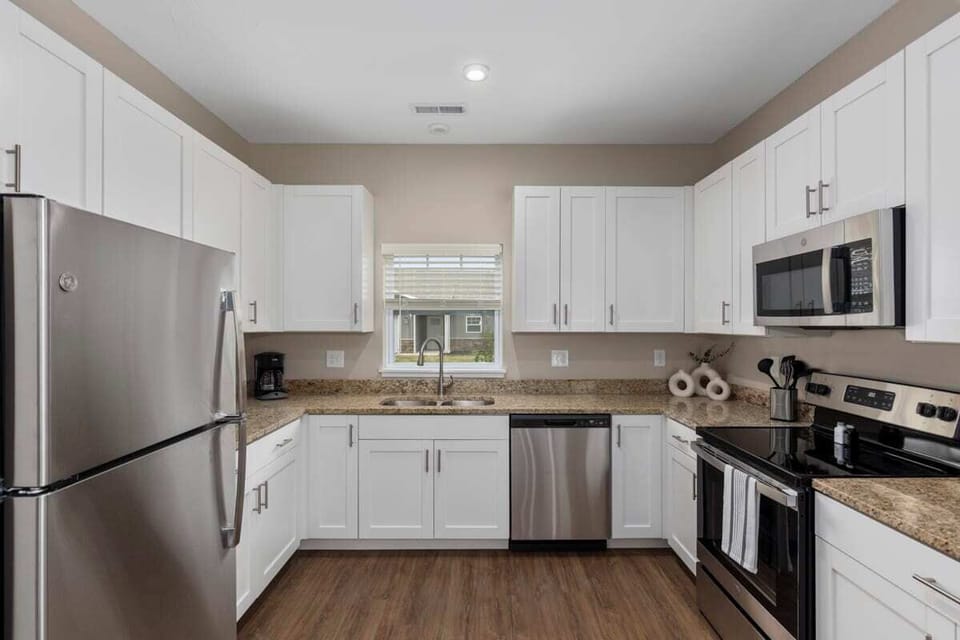 Fully stocked kitchen!