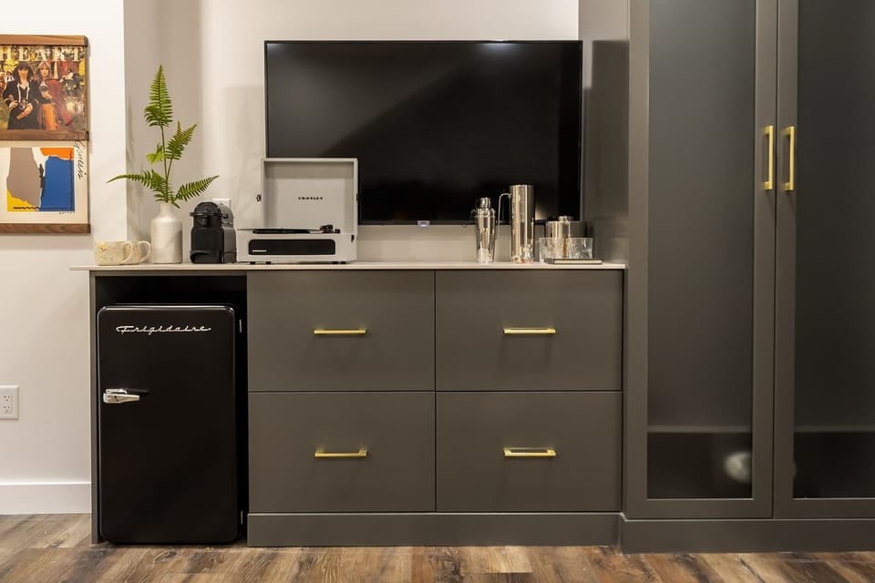 The Finnley amenities include Nespresso machine, mixologist drink set, ice machine, and more