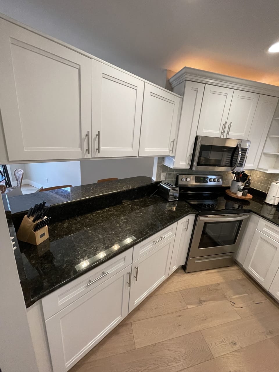 Full kitchen